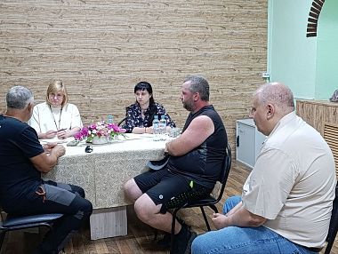 Глава города Копейска встретилась с жителями Старокамышинска
