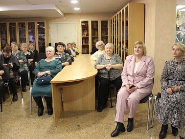 В Копейске в преддверии праздника весны поздравили матерей и жен участников СВО